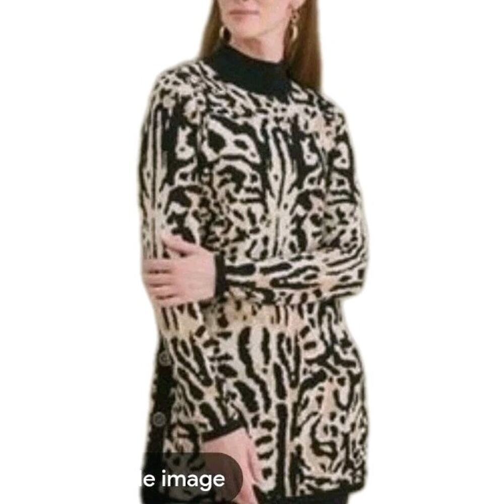 Chico’s ~Woman Size 1(US M)~ Multicolor Sweater Knit Top Buttons On the Side.